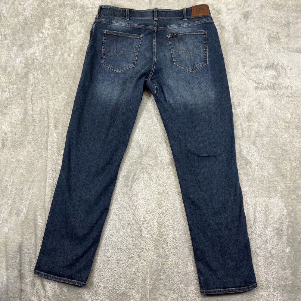 Lee Jeans Men's 38x32* Blue Denim Extreme Motion Straight Fit Tapered Leg Casual - Picture 2 of 12
